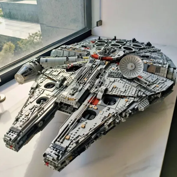 Millennium Falcon Building Set