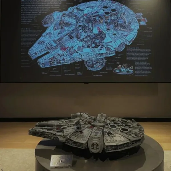 Millennium Falcon Building Set