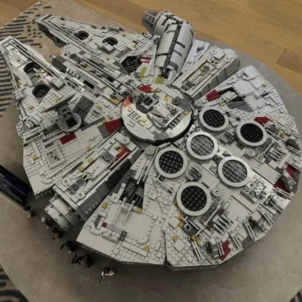 Millennium Falcon Building Set
