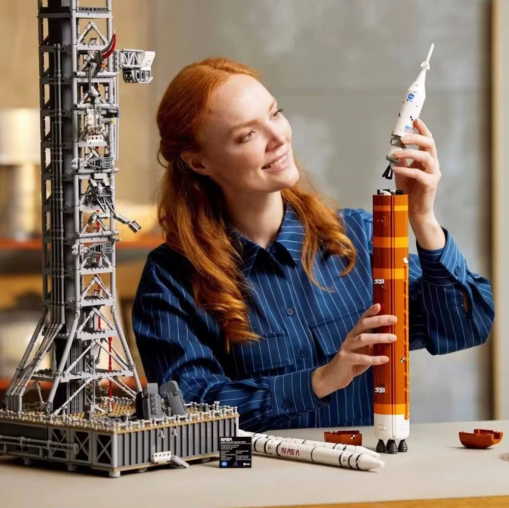 LEGO NASA Artemis Space Launch System