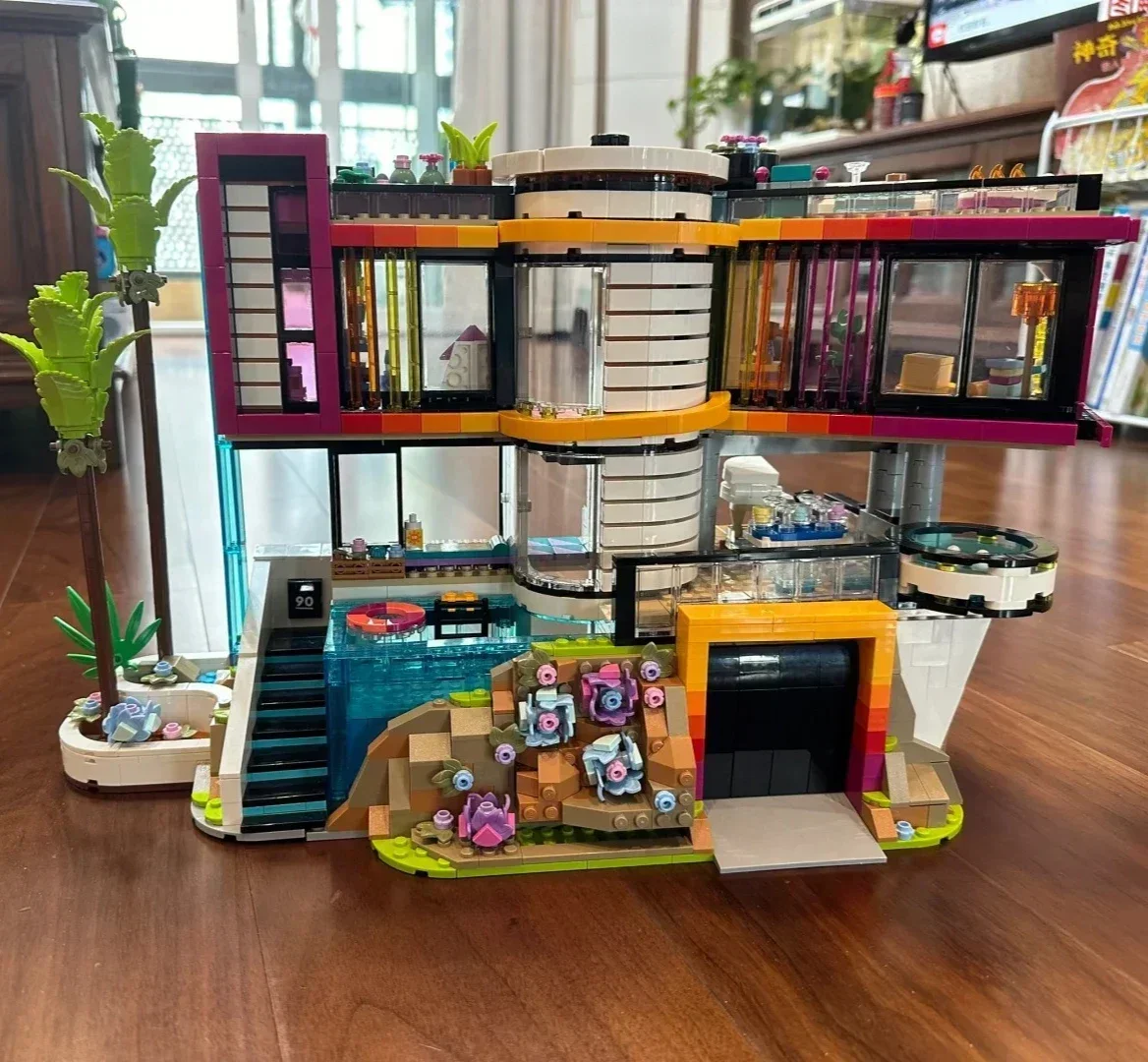 lego Andrea's Modern Mansion