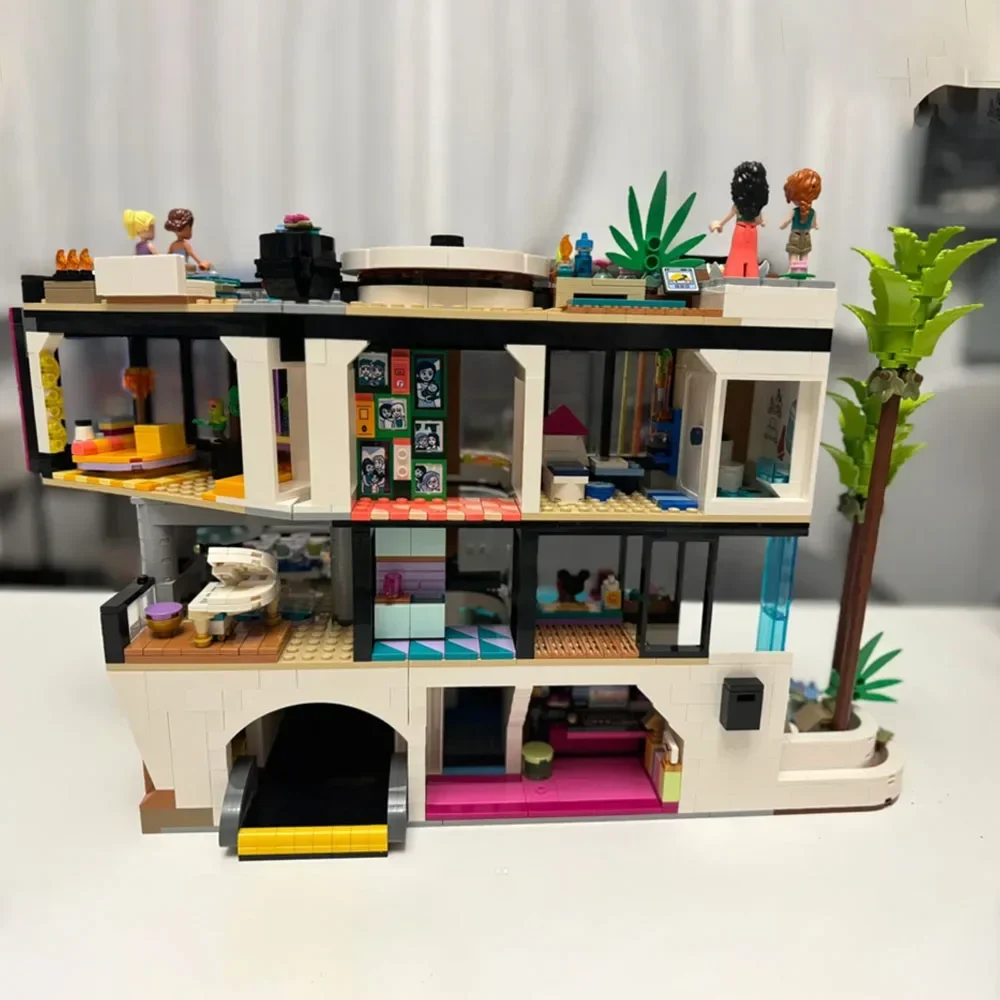 lego Andrea's Modern Mansion
