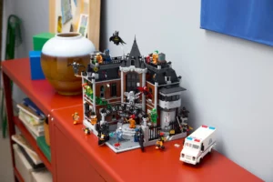 Lego Batman Arkham Asylum 76300