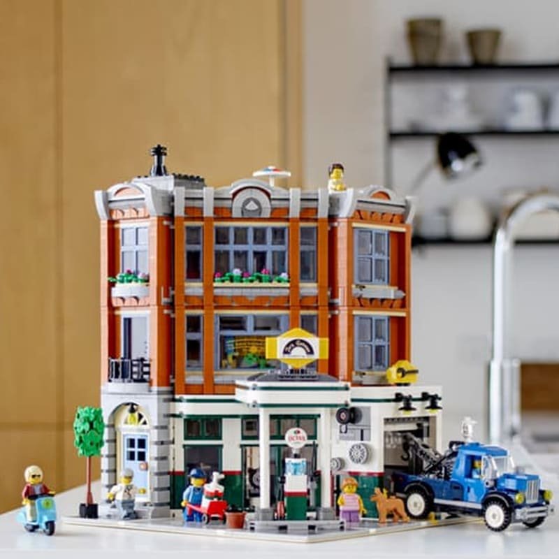 lego Corner Garage